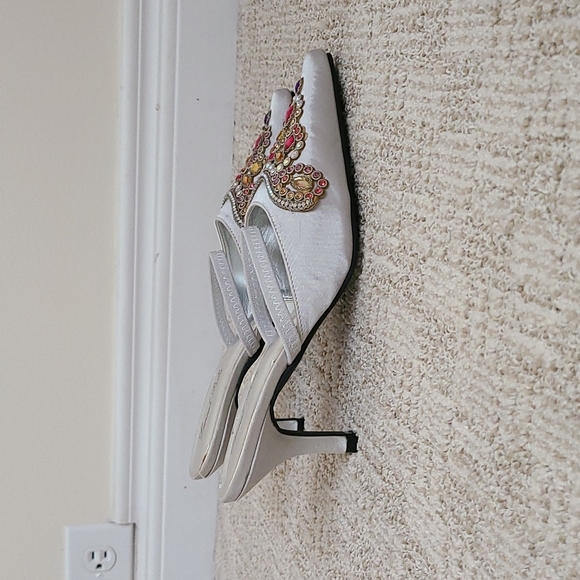 Slip on Shoes - Picture 2 of 3